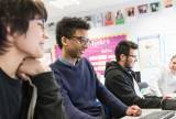 Študenti strednej školy Varndean College v Brightone