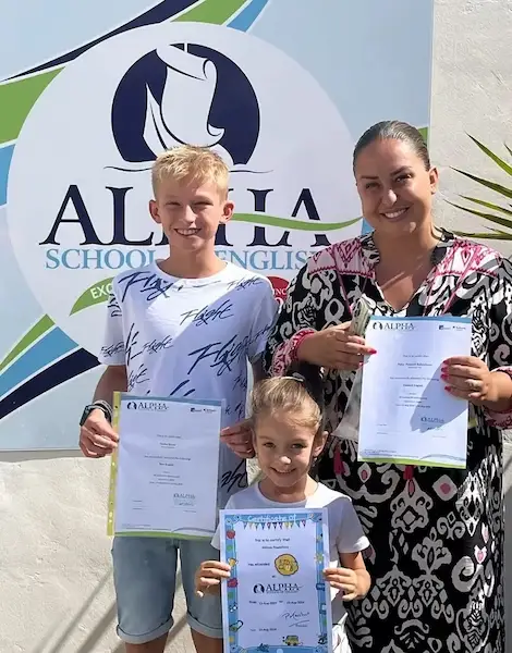 Úspešní študenti po absolvovaní jazykového pobytu a získaní certifikátu
